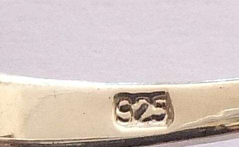 AN EYE CATCHING SOLID STERLING SILVER RING SET WITH A SPARKLY FACETED STONE !! NEVER WORN ...