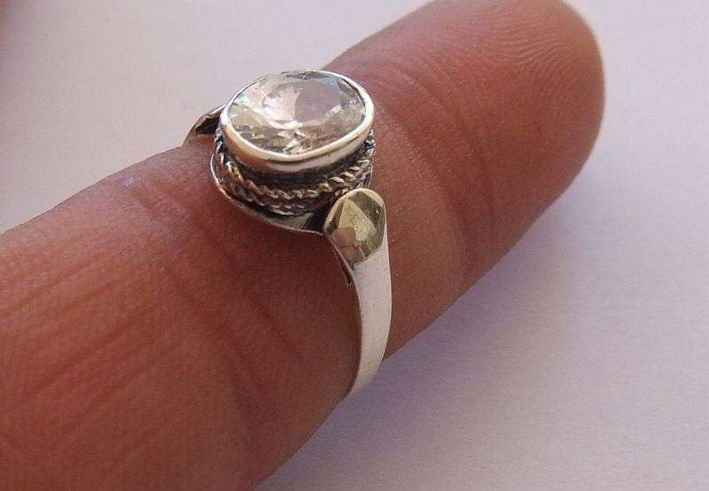 AN EYE CATCHING SOLID STERLING SILVER RING SET WITH A SPARKLY FACETED STONE !! NEVER WORN ...