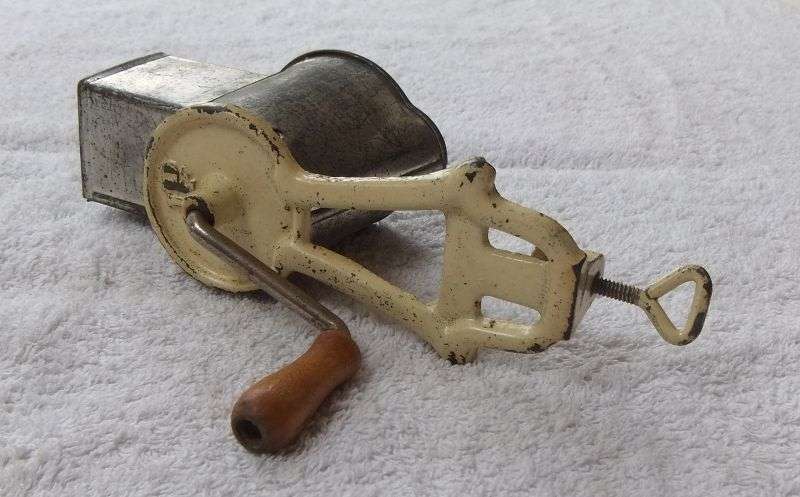 A CHARMING FARM STYLE VINTAGE GARLIC AND HERB MECHANICAL GRATER WITH TABLE CLAMP ... COOL PIECE !!
