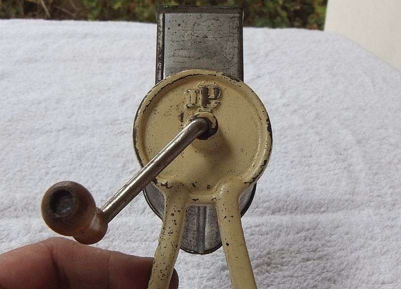 A CHARMING FARM STYLE VINTAGE GARLIC AND HERB MECHANICAL GRATER WITH TABLE CLAMP ... COOL PIECE !!