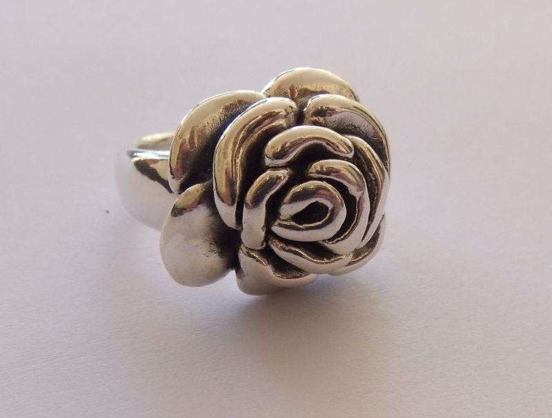 WHAT A FIND !! A GORGEOUS STERLING SILVER ROSE FORM RING ... MUST SEE...WOW !!