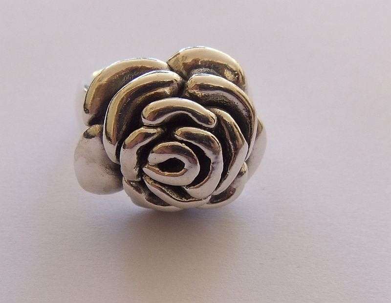 WHAT A FIND !! A GORGEOUS STERLING SILVER ROSE FORM RING ... MUST SEE...WOW !!