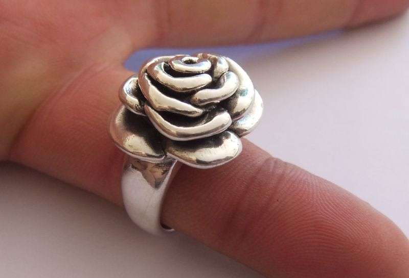 WHAT A FIND !! A GORGEOUS STERLING SILVER ROSE FORM RING ... MUST SEE...WOW !!