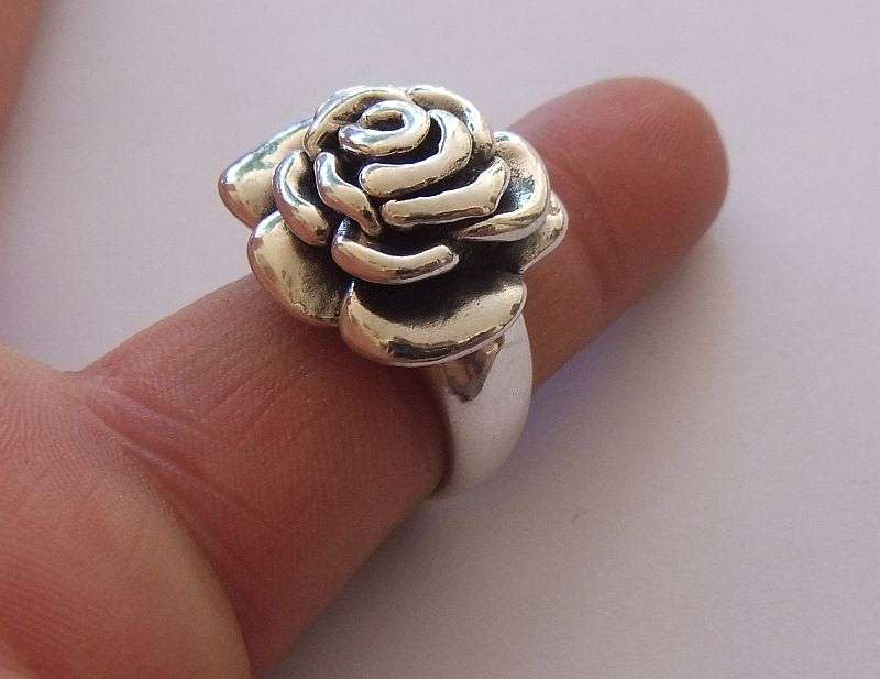WHAT A FIND !! A GORGEOUS STERLING SILVER ROSE FORM RING ... MUST SEE...WOW !!