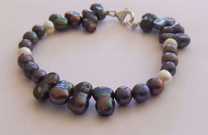 WOW !! A BEAUTIFUL GENUINE PEARL BRACELET WITH STERLING SILVER CLASP !! A MUST SEE !!