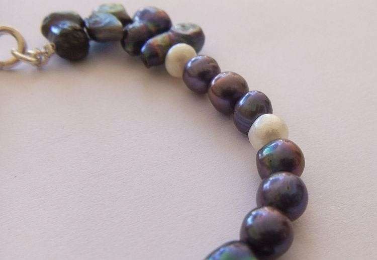 WOW !! A BEAUTIFUL GENUINE PEARL BRACELET WITH STERLING SILVER CLASP !! A MUST SEE !!