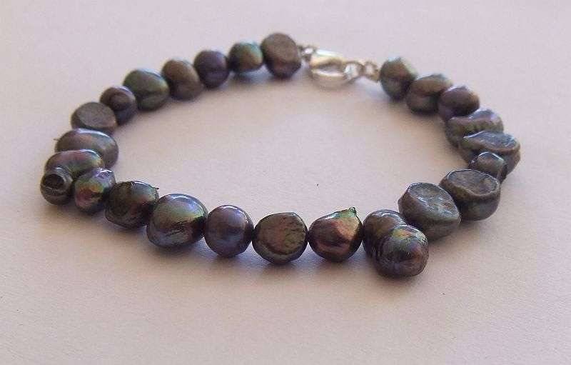 GREAT FIND !! A BEAUTIFUL GENUINE PEARL BRACELET WITH STERLING SILVER CLASP...WOW !!