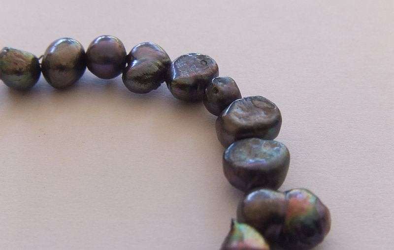 GREAT FIND !! A BEAUTIFUL GENUINE PEARL BRACELET WITH STERLING SILVER CLASP...WOW !!