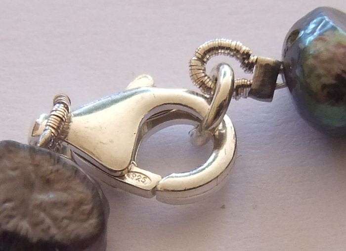 GREAT FIND !! A BEAUTIFUL GENUINE PEARL BRACELET WITH STERLING SILVER CLASP...WOW !!