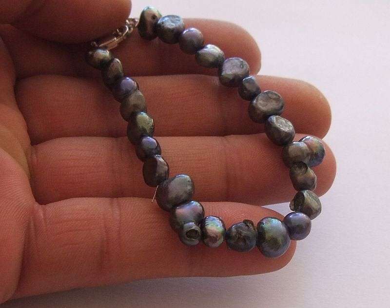 GREAT FIND !! A BEAUTIFUL GENUINE PEARL BRACELET WITH STERLING SILVER CLASP...WOW !!