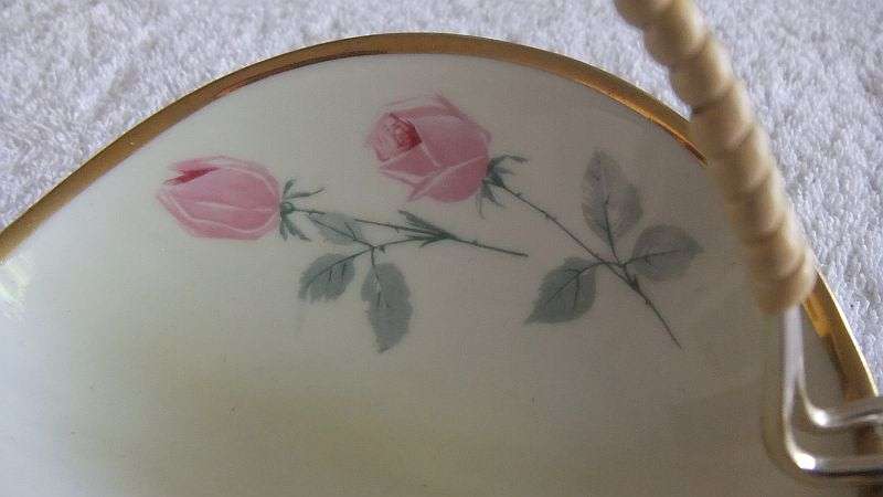 WOW !! A STYLISH VINTAGE GERMAN QUALITY PORCELAIN SWEET BOWL WITH HANDLE BY ALKA KUNST ...PERFECT !!