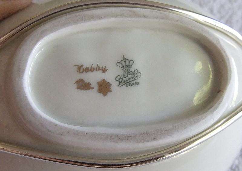 WOW !! A STYLISH VINTAGE GERMAN QUALITY PORCELAIN SWEET BOWL WITH HANDLE BY ALKA KUNST ...PERFECT !!