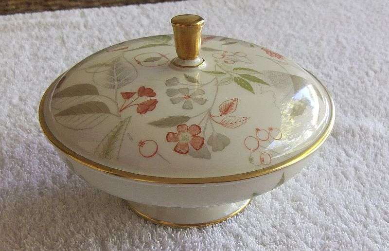 A TOP QUALITY VINTAGE GERMAN PORCELAIN LIDDED BOWL BY "" THOMAS "" BAVARIA !! GOOD VALUE !!