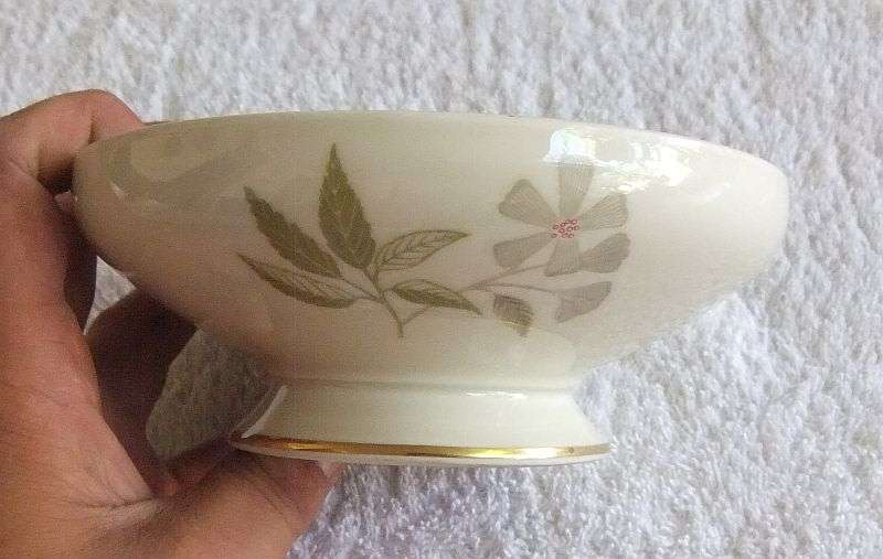 A TOP QUALITY VINTAGE GERMAN PORCELAIN LIDDED BOWL BY "" THOMAS "" BAVARIA !! GOOD VALUE !!