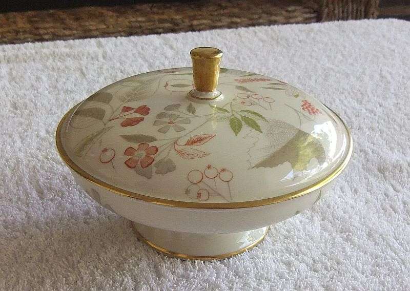 A TOP QUALITY VINTAGE GERMAN PORCELAIN LIDDED BOWL BY "" THOMAS "" BAVARIA !! GOOD VALUE !!