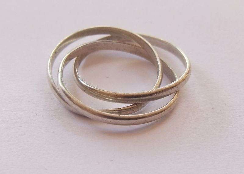 A LOVELY VINTAGE LOOK SOLID STERLING SILVER "RUSSIAN" WEDDING BAND !! COOL PLAYFUL PIECE ...