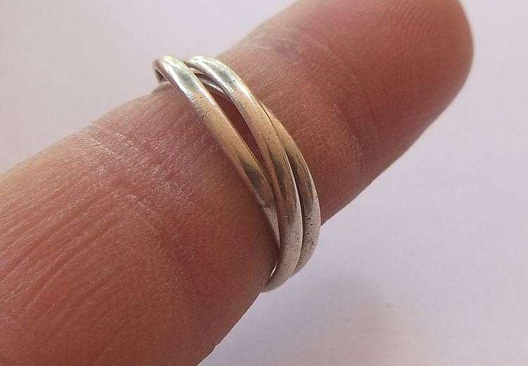 A LOVELY VINTAGE LOOK SOLID STERLING SILVER "RUSSIAN" WEDDING BAND !! COOL PLAYFUL PIECE ...