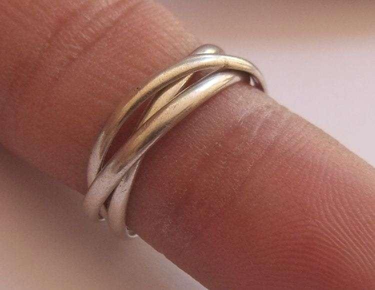 A LOVELY VINTAGE LOOK SOLID STERLING SILVER "RUSSIAN" WEDDING BAND !! COOL PLAYFUL PIECE ...