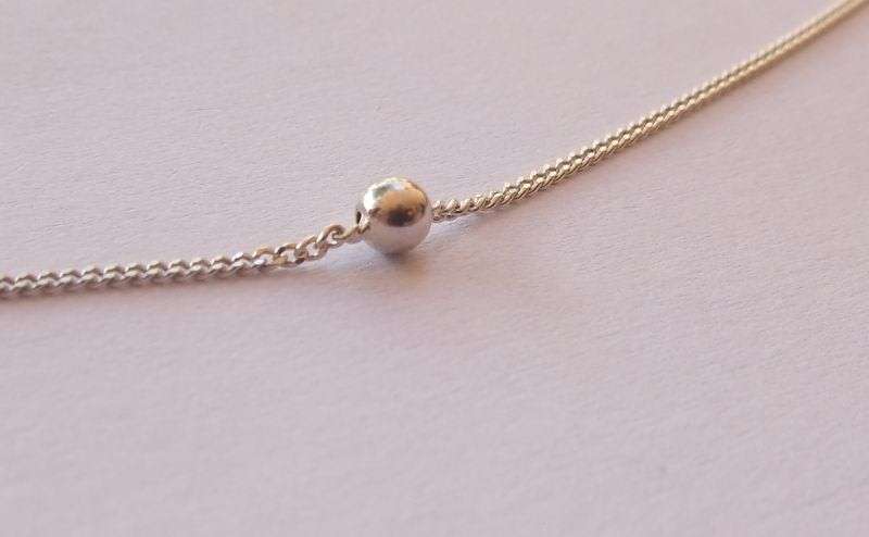 WOW !! A BEAUTIFUL VINTAGE LOOK STERLING SILVER NECKLACE WITH BALL DECORATION ... MUST SEE !!