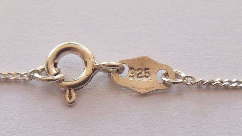 WOW !! A BEAUTIFUL VINTAGE LOOK STERLING SILVER NECKLACE WITH BALL DECORATION ... MUST SEE !!