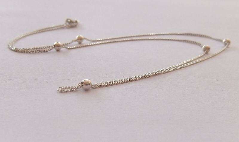 WOW !! A BEAUTIFUL VINTAGE LOOK STERLING SILVER NECKLACE WITH BALL DECORATION ... MUST SEE !!