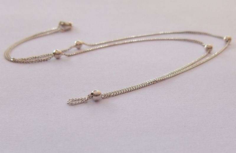 WOW !! A BEAUTIFUL VINTAGE LOOK STERLING SILVER NECKLACE WITH BALL DECORATION ... MUST SEE !!