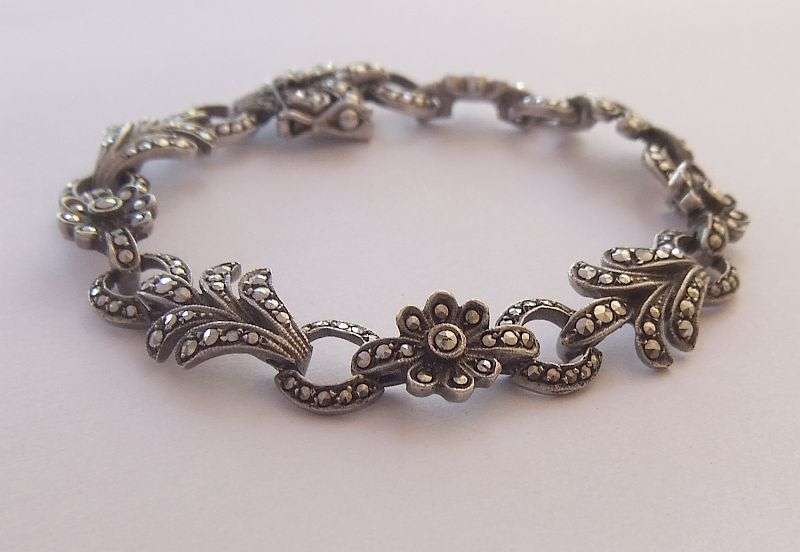 A BEAUTIFUL VINTAGE SOLID STERLING SILVER BRACELET SET WITH MARCASITE ...CLASSIC PIECE !! WOW !!