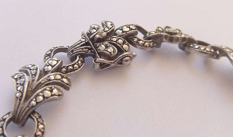A BEAUTIFUL VINTAGE SOLID STERLING SILVER BRACELET SET WITH MARCASITE ...CLASSIC PIECE !! WOW !!