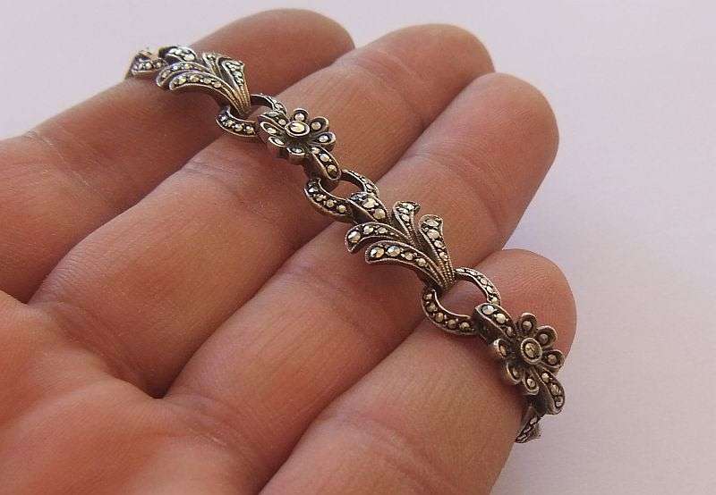 A BEAUTIFUL VINTAGE SOLID STERLING SILVER BRACELET SET WITH MARCASITE ...CLASSIC PIECE !! WOW !!