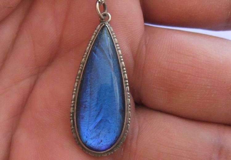 AN EYE CATCHING VINTAGE BUTTERFLY WINGS PENDANT SET IN STERLING SILVER...AMAZING !! PLUS NECKLACE !!