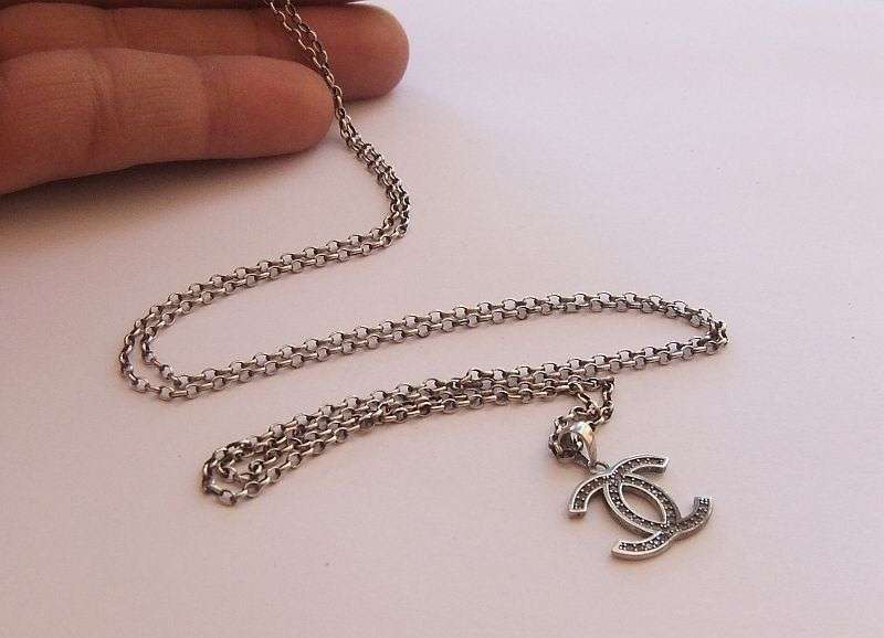 A STYLISH ""CC"" STERLING SILVER PENDANT SET WITH FACETED CLEAR STONES PLUS STERLING NECKLACE !! WOW