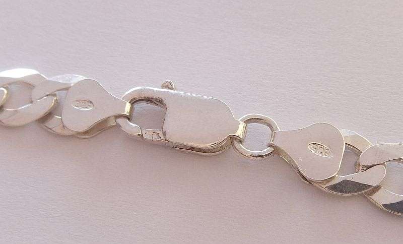 A TOP QUALITY SOLID STERLING SILVER NECKLACE IN AMAZING CONDITION - AS NEW - GOOD WEIGHT !! WOW !!