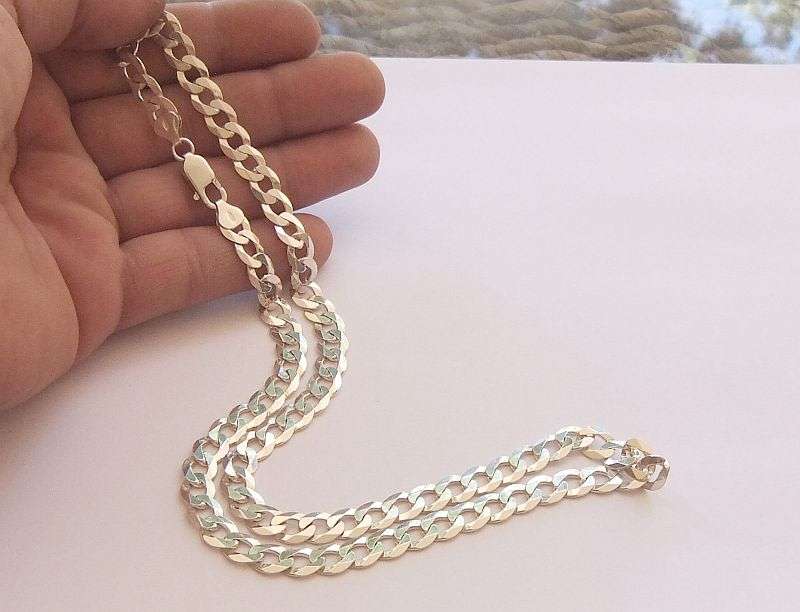 A TOP QUALITY SOLID STERLING SILVER NECKLACE IN AMAZING CONDITION - AS NEW - GOOD WEIGHT !! WOW !!