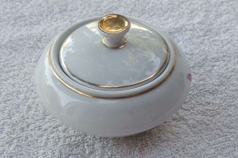 A REALLY CLASSY VINTAGE GERMAN PORCELAIN SUGAR BOWL WITH LID BY BAREUTHER ...NO DAMAGE !!