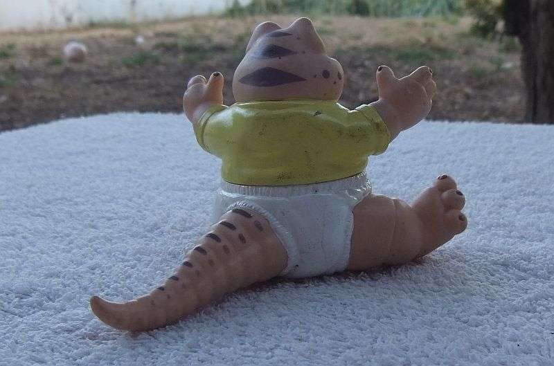 A TOTALLY CUTE VINTAGE ORIGINAL DISNEY BABY SINCLAIR FIGURE FROM THE HIT TV SHOW DINOSAURS !! SWEET