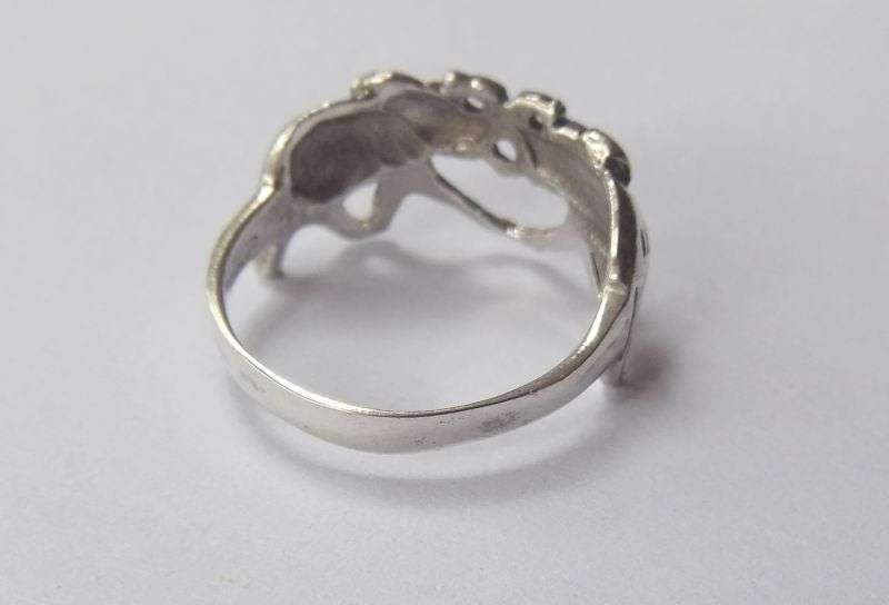 A CHARMING SOLID STERLING SILVER RING FORMED AS TWO ELEPHANTS ...IN LOVE ... HOW UNUSUAL !! MUST SEE