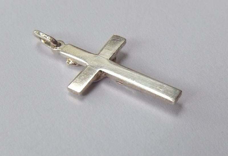 A GOOD QUALITY DETAILED SOLID STERLING SILVER ITALIAN MADE CRUCIFIX PENDANT IN GREAT CONDITION !!