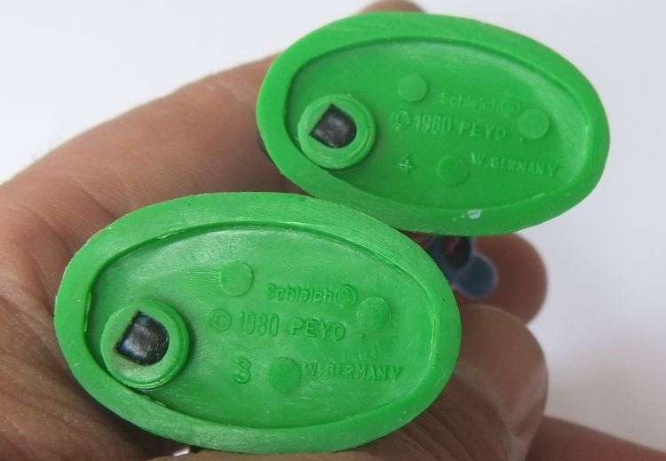 SUPER RARE !! VINTAGE RUGBY SMURFS !! BRITISH LION AND SOUTH AFRICAN SPRINGBOK !! ORIGINAL WITH BASE