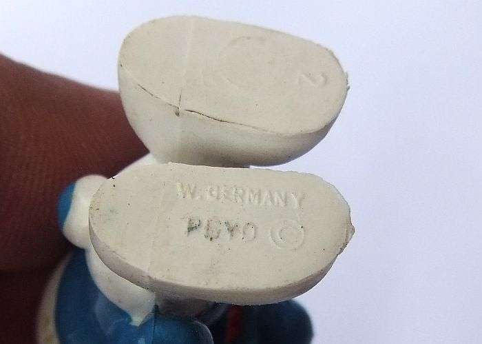 VINTAGE CRYING SMURF !! ORIGINAL "PEYO" MADE IN WEST GERMANY !! NO COMBINING FEES !!