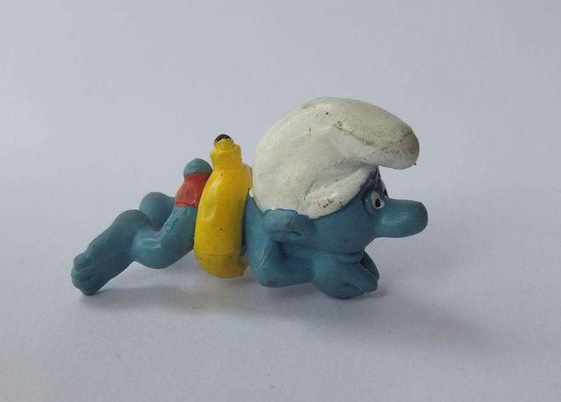VINTAGE SWIMMING SMURF !! ORIGINAL "PEYO" MADE IN WEST GERMANY !! FREE COMBING !!