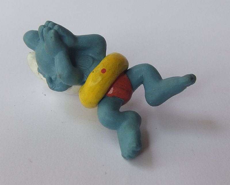 VINTAGE SWIMMING SMURF !! ORIGINAL "PEYO" MADE IN WEST GERMANY !! FREE COMBING !!
