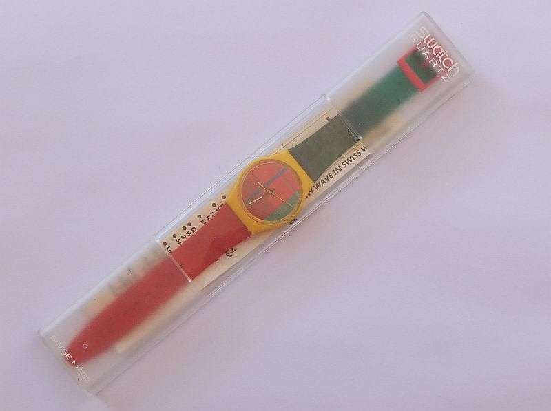 A RARE VINTAGE GENUINE SWATCH WATCH WITH ORIGINAL CASE IN WORKING CONDITION !! HIGHLY COLLECTABLE !!