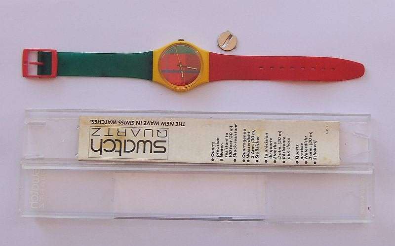 A RARE VINTAGE GENUINE SWATCH WATCH WITH ORIGINAL CASE IN WORKING CONDITION !! HIGHLY COLLECTABLE !!