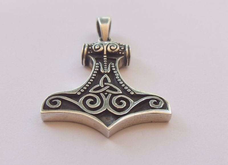 WOW !! AN EYE CATCHING CELTIC INSPIRED SOLID STERLING SILVER PENDANT !! AMAZING QUALITY !!