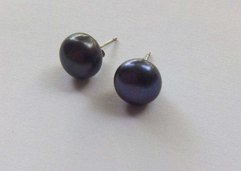 A FABULOUS PAIR OF MABE PEARL STUD TYPE EARINGS WITH STERLING SILVER ... GOOD CONDITION !!