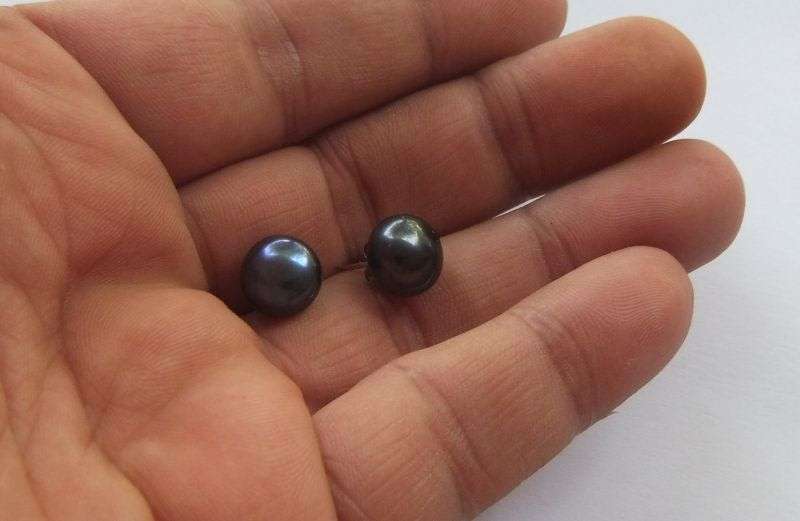 A FABULOUS PAIR OF MABE PEARL STUD TYPE EARINGS WITH STERLING SILVER ... GOOD CONDITION !!