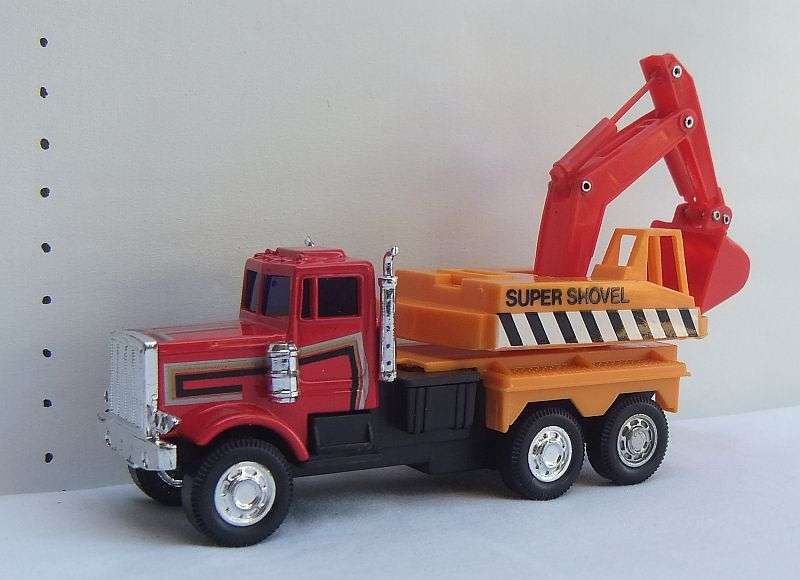 AS NEW !! A 1990`S DIE CAST METAL ""DIGGER"" TRUCK , USED FOR DISPLAY ONLY !! GREAT CONDITION