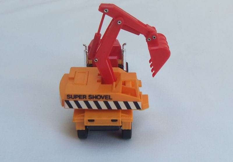 AS NEW !! A 1990`S DIE CAST METAL ""DIGGER"" TRUCK , USED FOR DISPLAY ONLY !! GREAT CONDITION