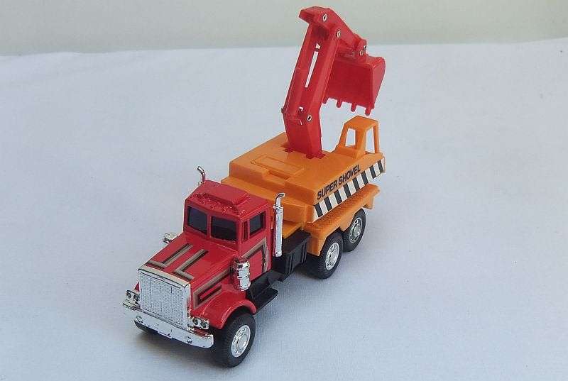AS NEW !! A 1990`S DIE CAST METAL ""DIGGER"" TRUCK , USED FOR DISPLAY ONLY !! GREAT CONDITION