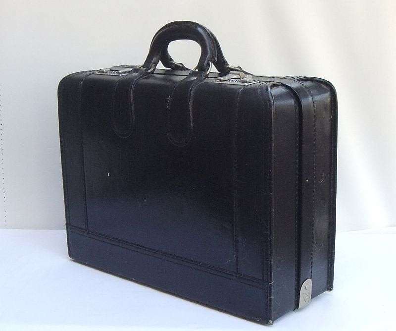 A VERY USEFUL VINTAGE GENUINE LEATHER DOCTORS BRIEFCASE WITH " HIDDEN " COMPARTMENT ...SO COOL !!